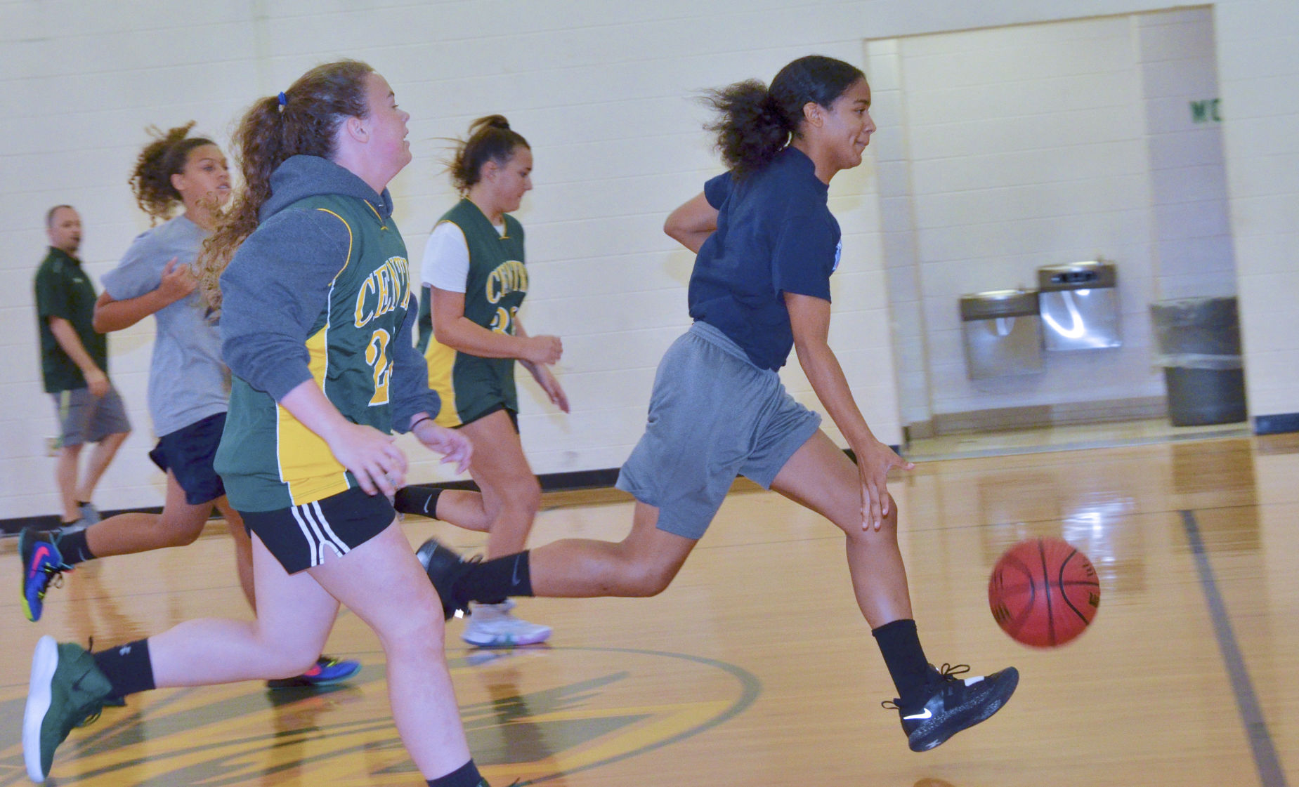 JaylaSmoker fast break and AllieMiller000.jpg